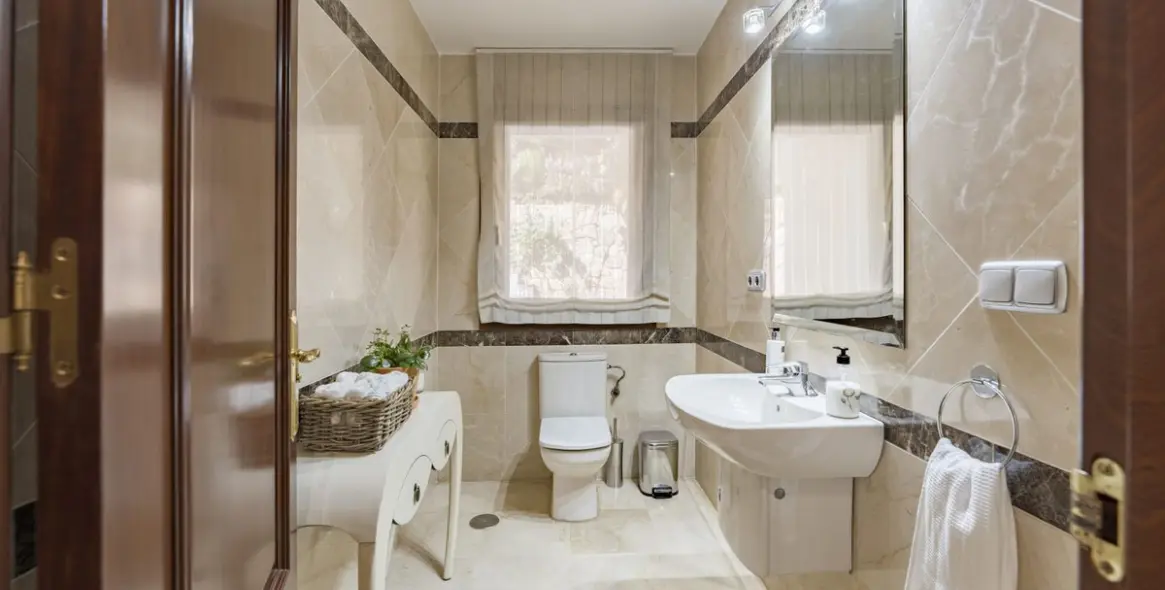 Long-term rent of detached villa in Nueva Andalucía 17