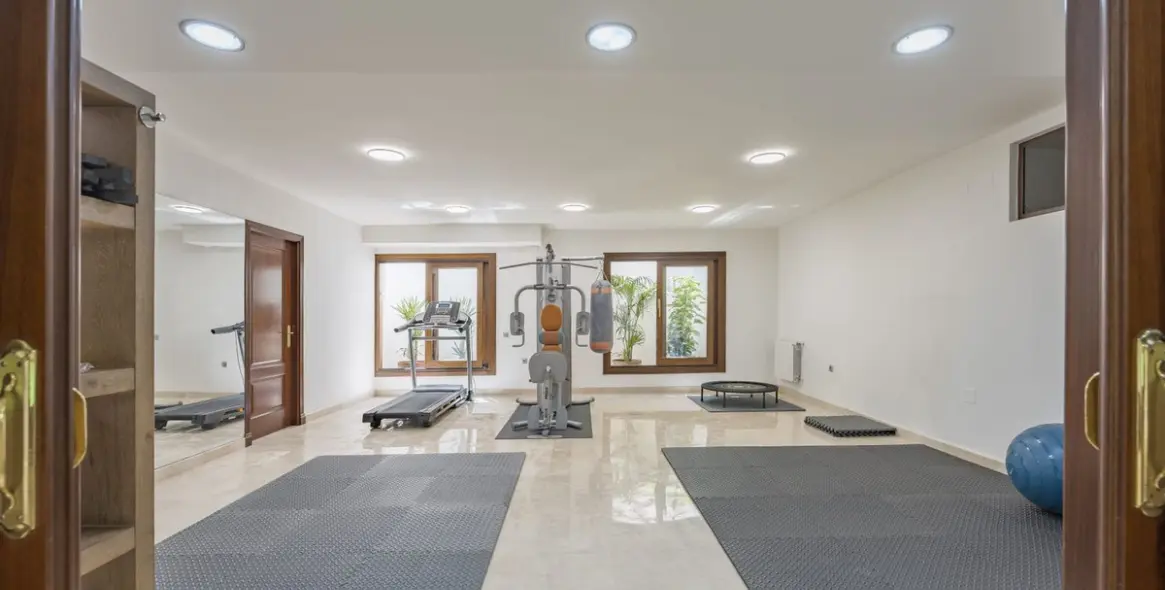 Long-term rent of detached villa in Nueva Andalucía 18