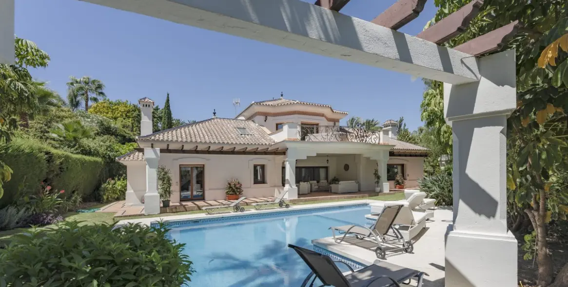 Долгосрочная аренда  отдельно стоящей виллы в Nueva Andalucía 23