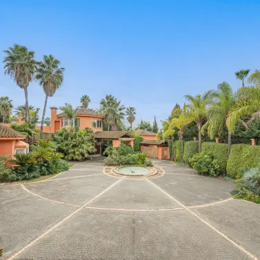 Sale of detached villa in Nagüeles