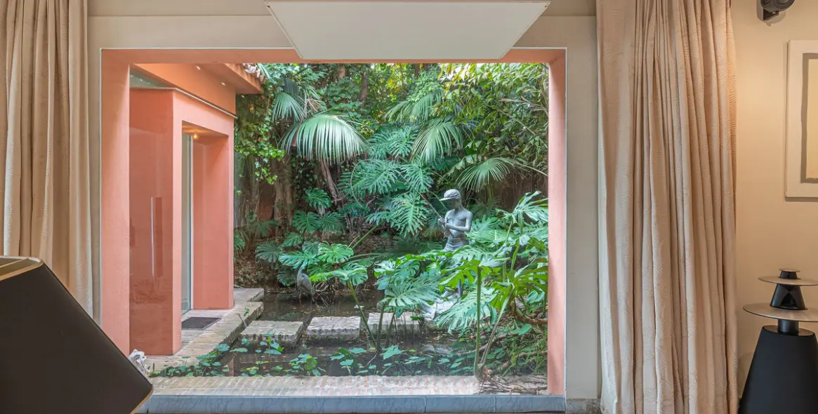 Sale of detached villa in Nagüeles 11