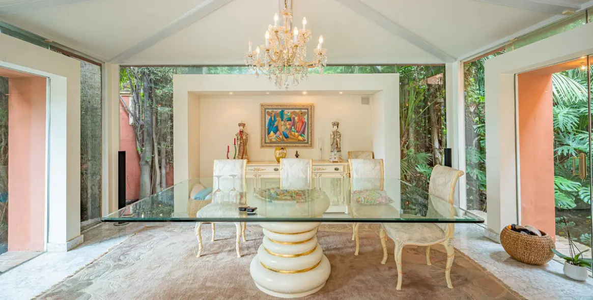 Sale of detached villa in Nagüeles 12