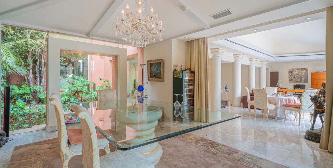 Sale of detached villa in Nagüeles 13