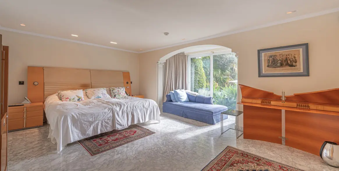 Sale of detached villa in Nagüeles 24