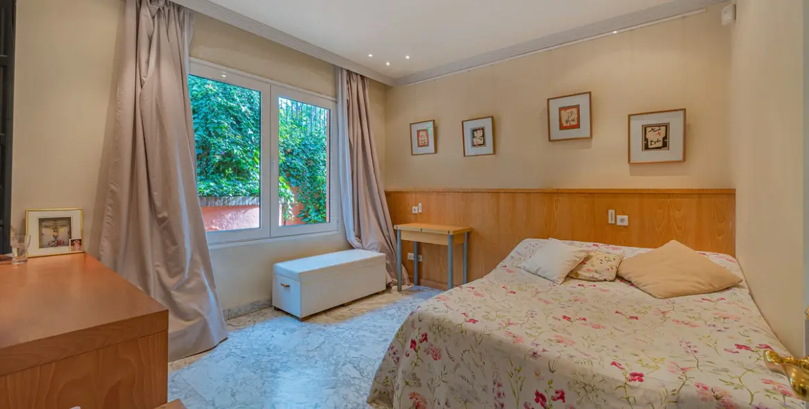 Sale of detached villa in Nagüeles 27