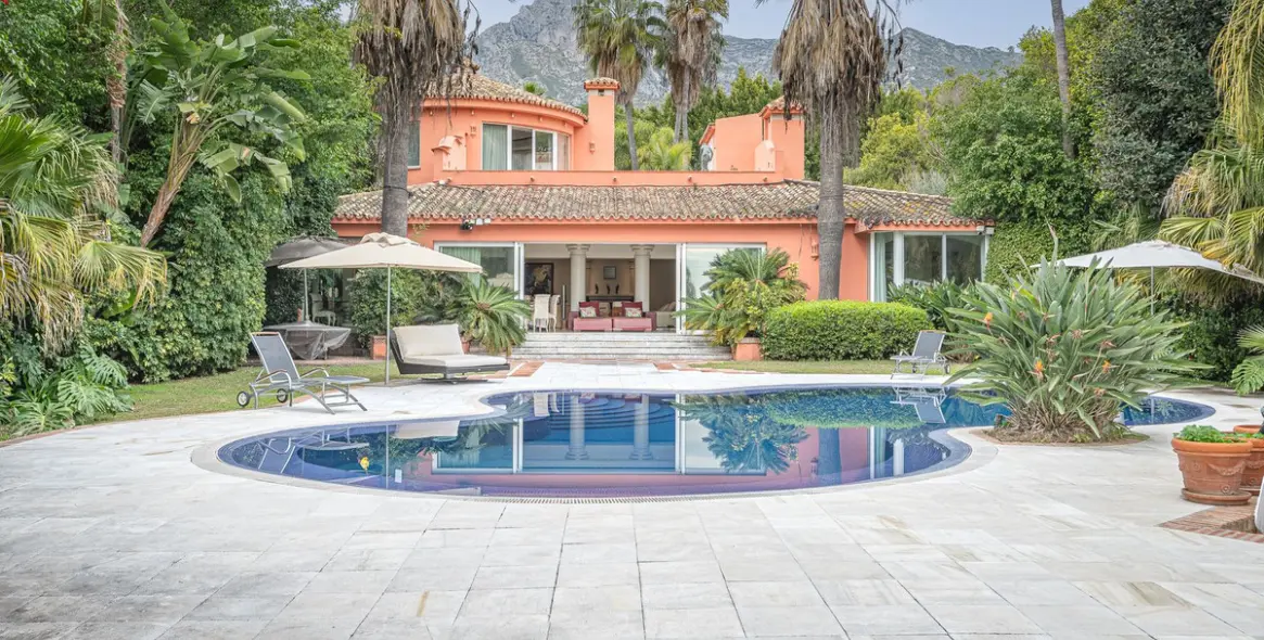 Sale of detached villa in Nagüeles 29