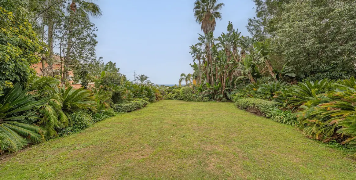 Sale of detached villa in Nagüeles 30