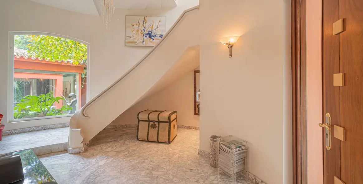 Sale of detached villa in Nagüeles 34