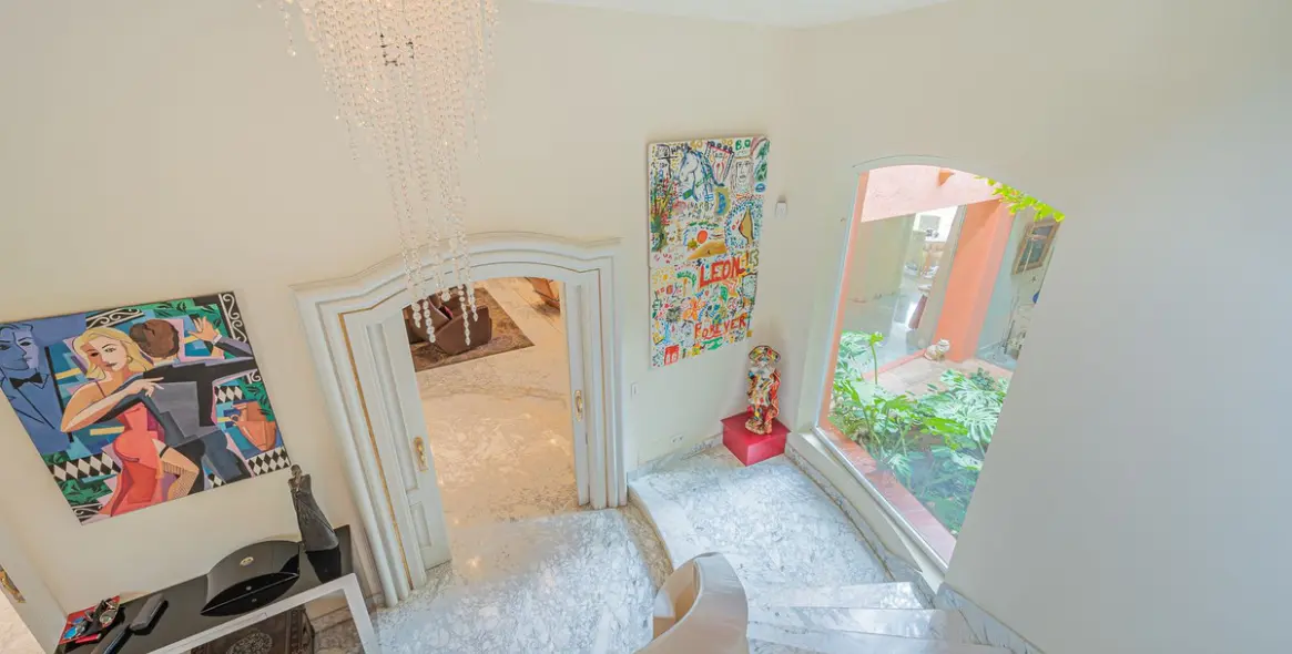 Sale of detached villa in Nagüeles 35