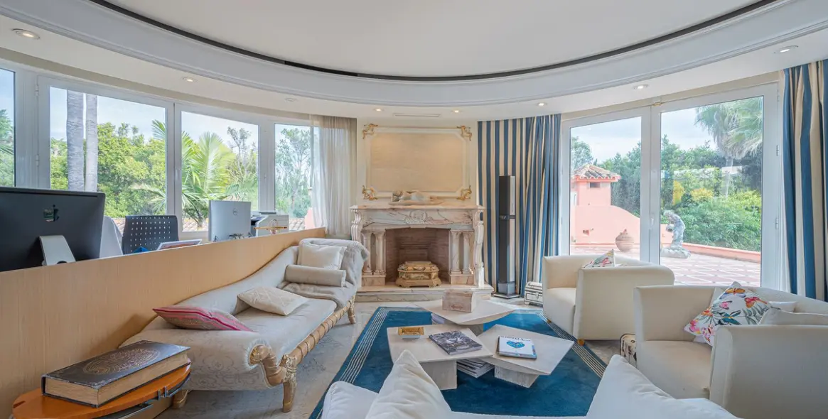 Sale of detached villa in Nagüeles 36