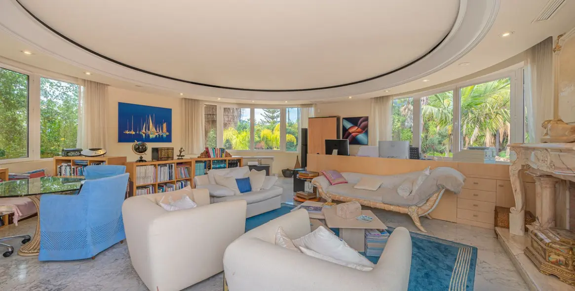 Sale of detached villa in Nagüeles 37