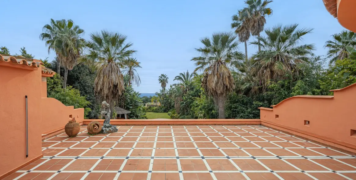 Sale of detached villa in Nagüeles 39