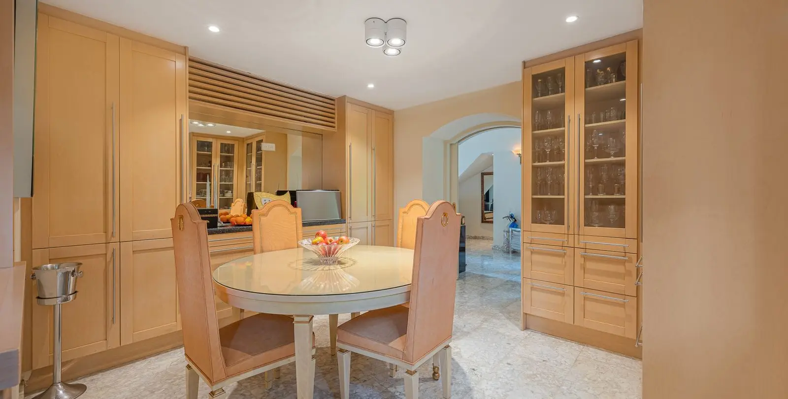 Sale of detached villa in Nagüeles 15