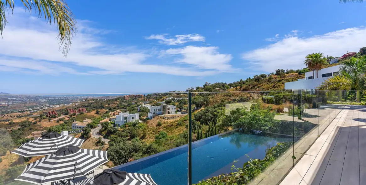 Продажа  отдельно стоящей виллы в Marbella East (район La Mairena) 2