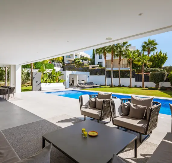 Sale of detached villa in Nueva Andalucía