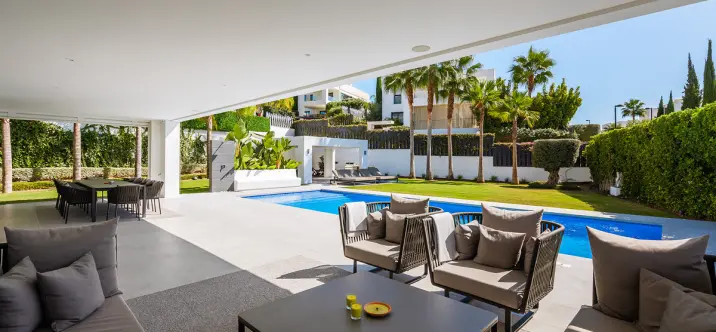 Sale of detached villa in Nueva Andalucía 4