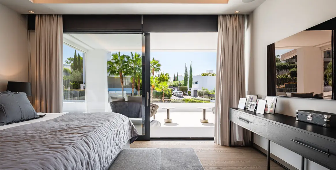 Sale of detached villa in Nueva Andalucía 12