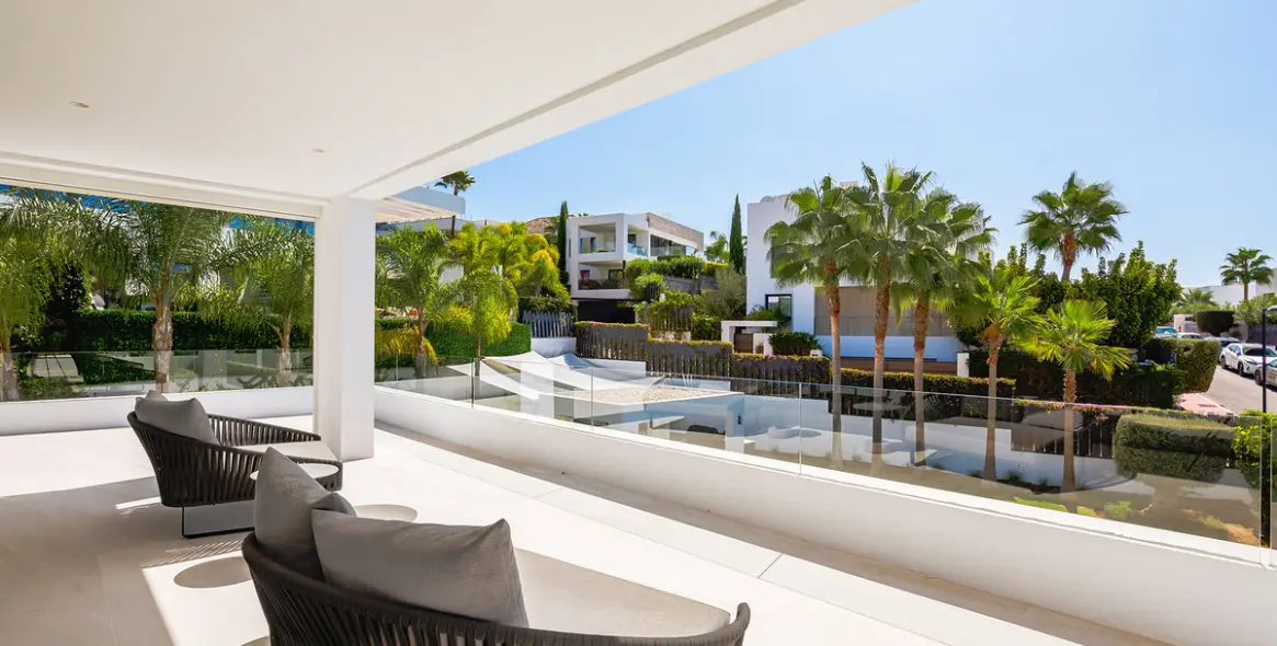 Sale of detached villa in Nueva Andalucía 13