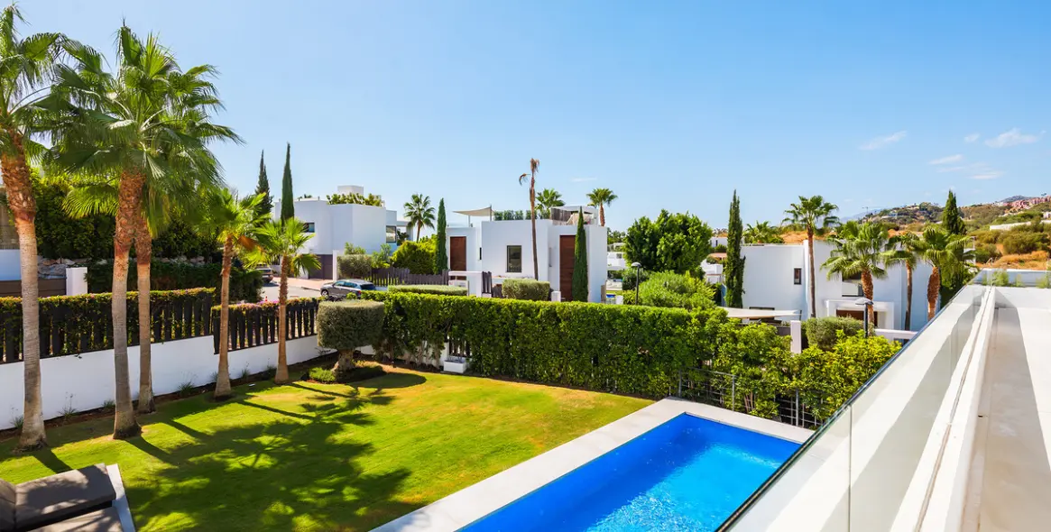 Sale of detached villa in Nueva Andalucía 14