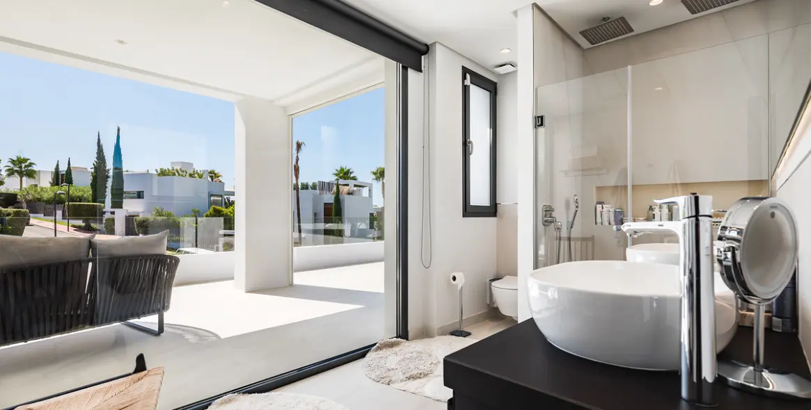 Sale of detached villa in Nueva Andalucía 15