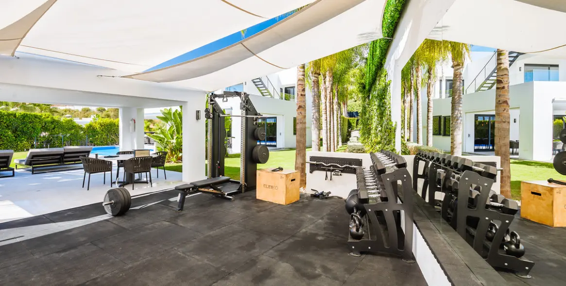 Sale of detached villa in Nueva Andalucía 27