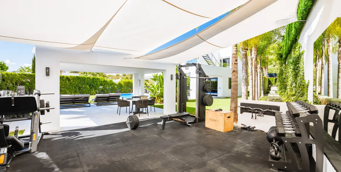 Sale of detached villa in Nueva Andalucía 28