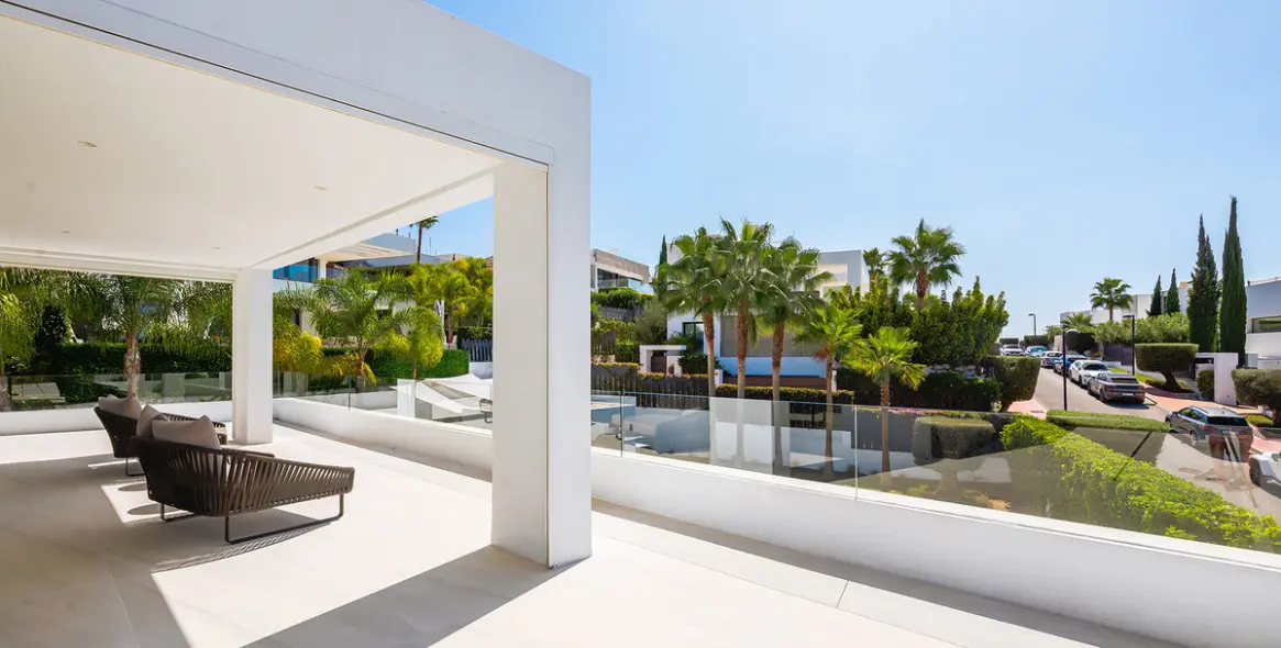 Sale of detached villa in Nueva Andalucía 31