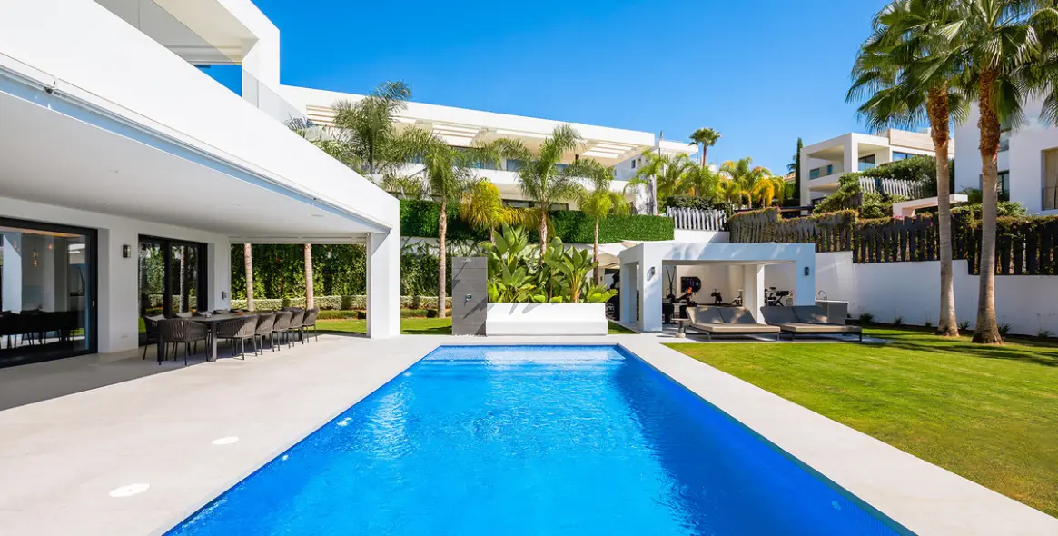 Sale of detached villa in Nueva Andalucía 39