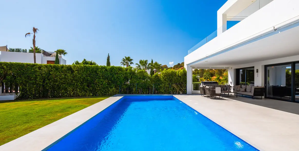 Sale of detached villa in Nueva Andalucía 40