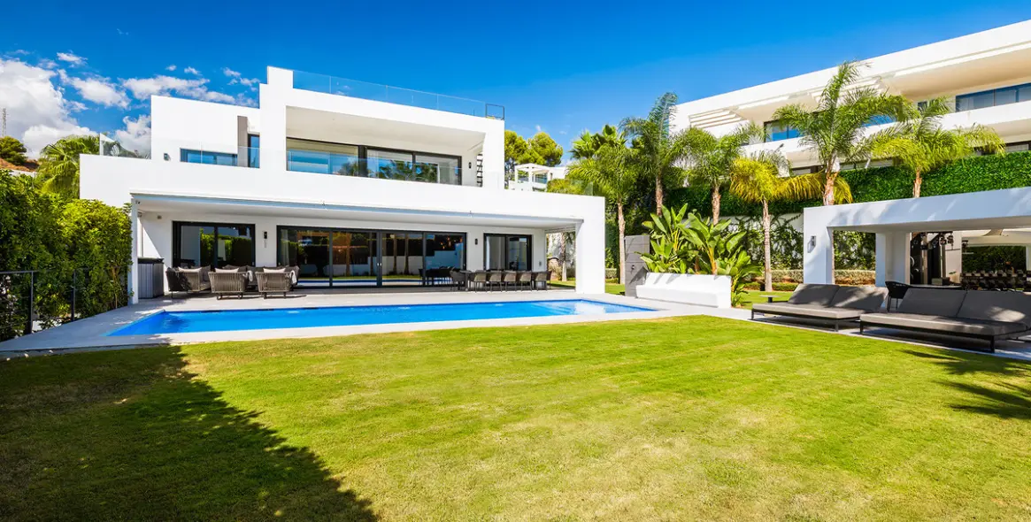 Sale of detached villa in Nueva Andalucía 43