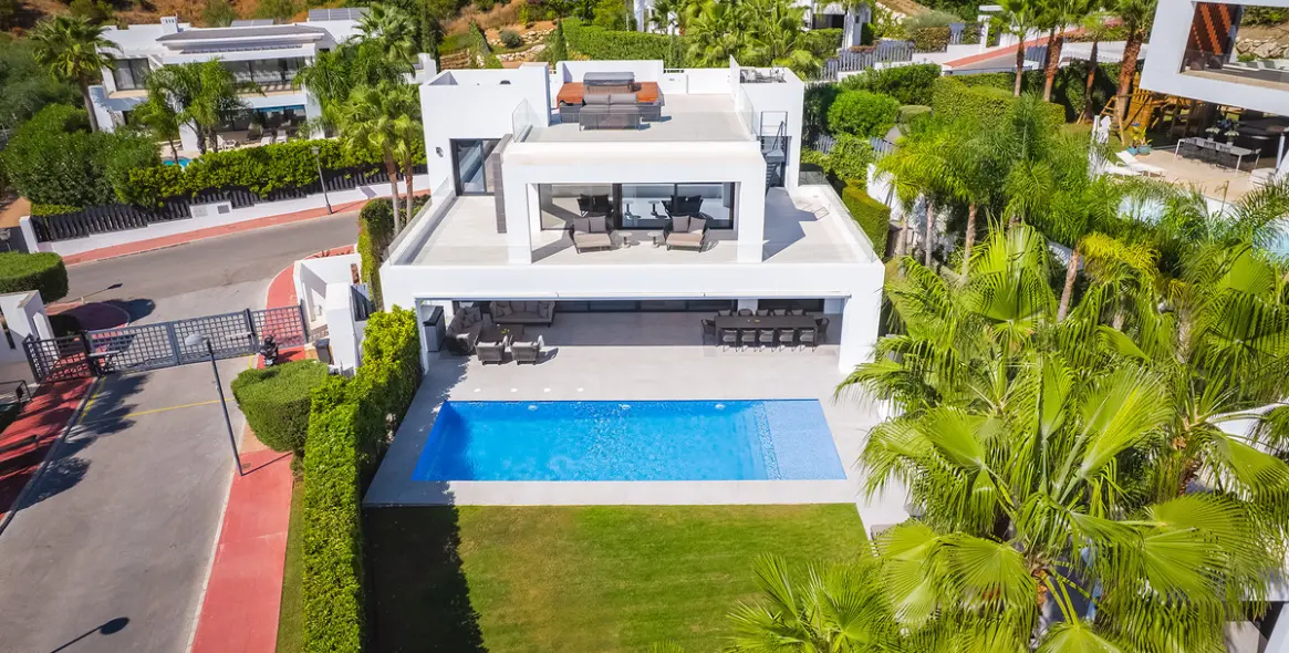 Sale of detached villa in Nueva Andalucía 45