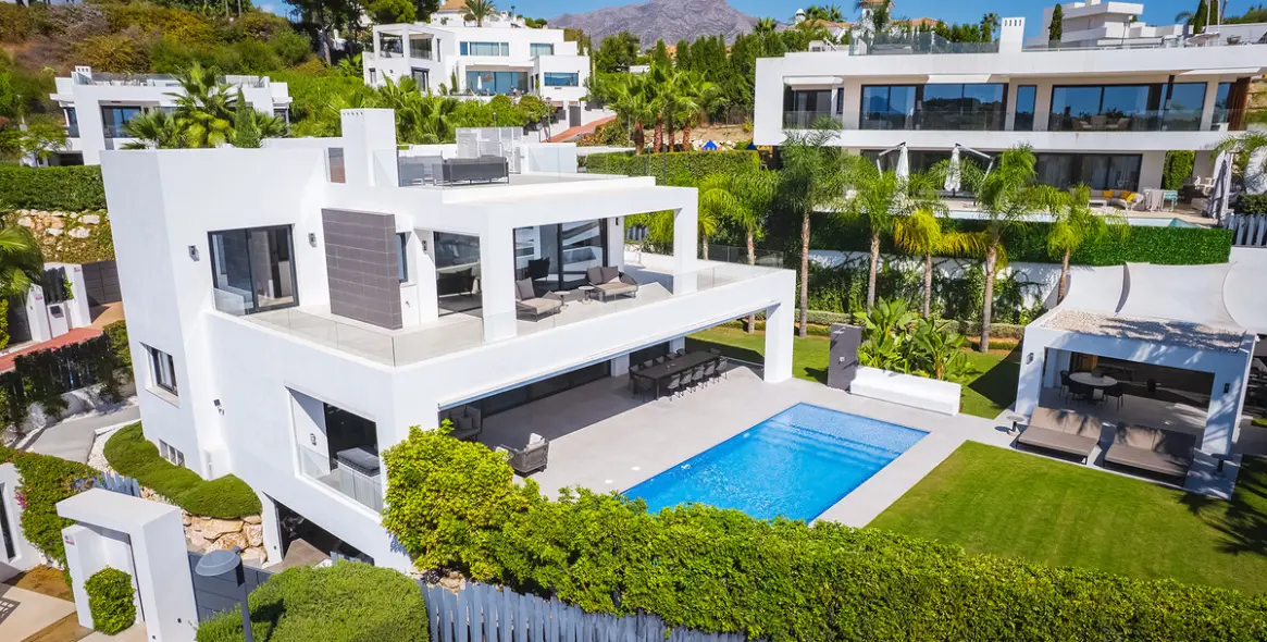 Sale of detached villa in Nueva Andalucía 46