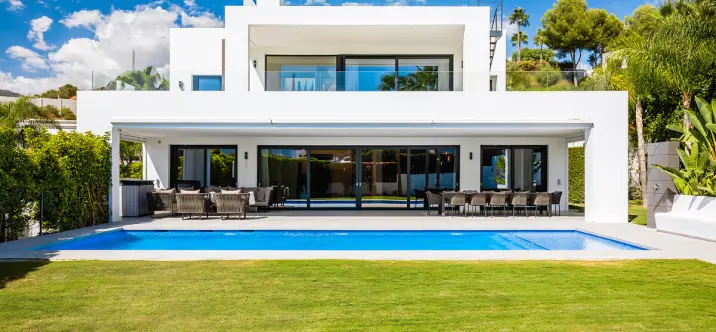 Venta de villa independiente en Nueva Andalucía 0