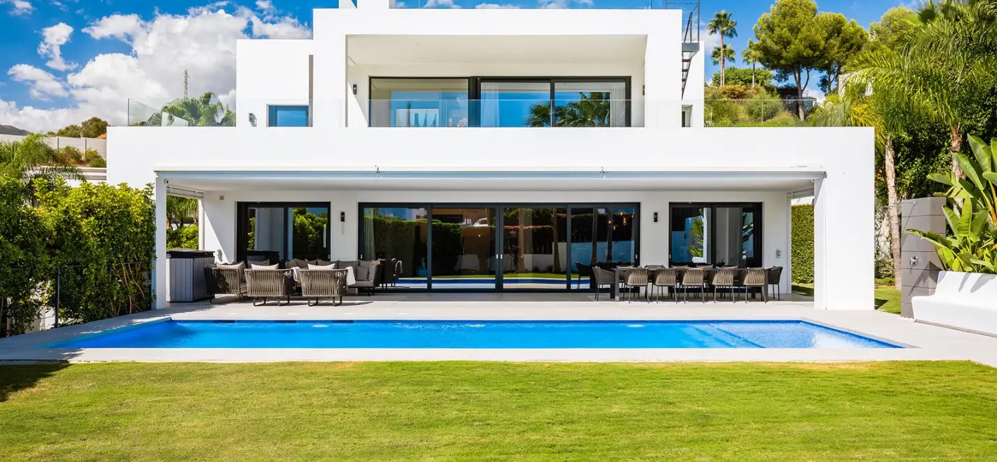 Sale of detached villa in Nueva Andalucía 0