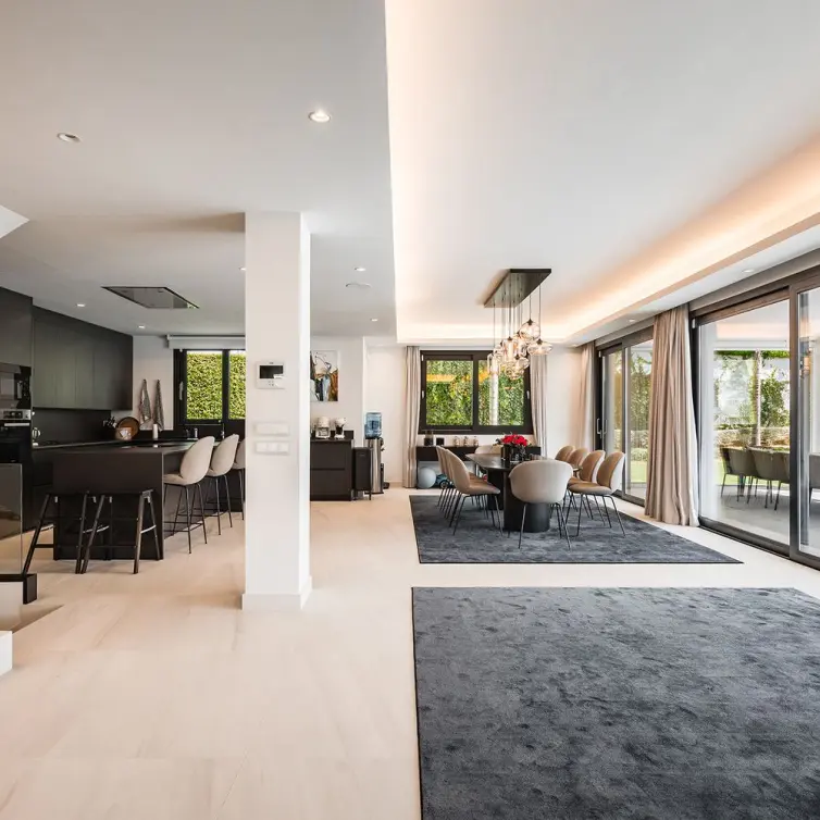 Sale of detached villa in Nueva Andalucía