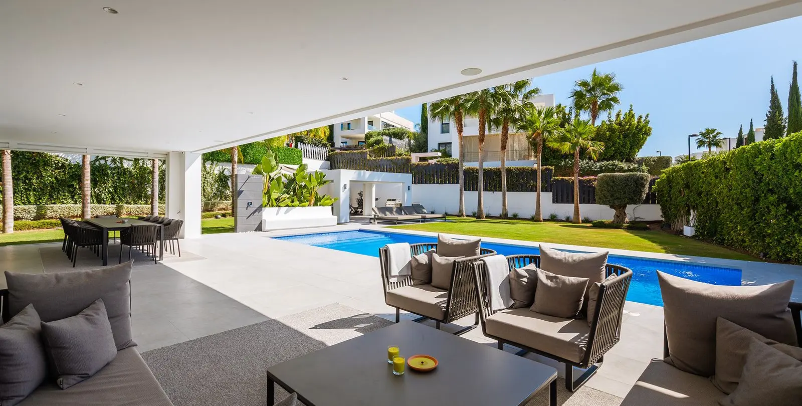 Venta de villa independiente en Nueva Andalucía 11