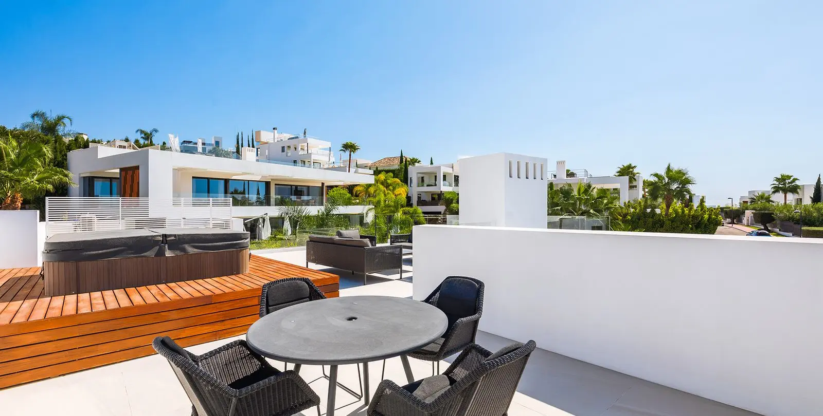 Venta de villa independiente en Nueva Andalucía 34
