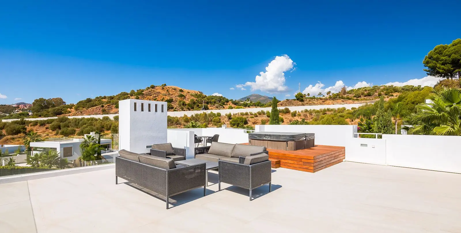 Venta de villa independiente en Nueva Andalucía 35