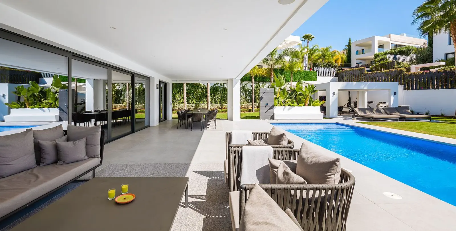 Venta de villa independiente en Nueva Andalucía 38