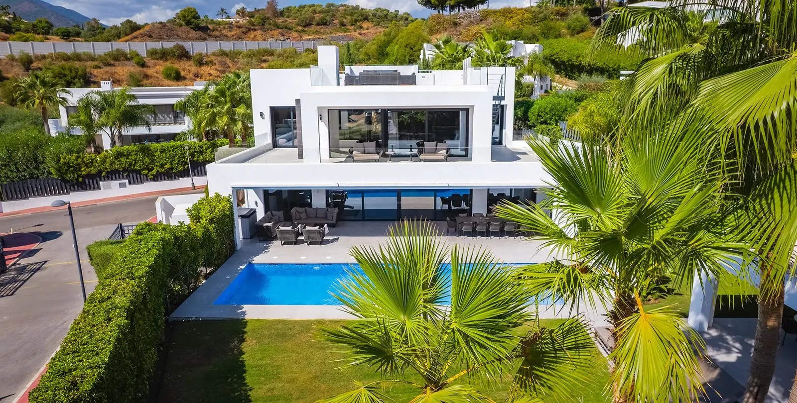 Venta de villa independiente en Nueva Andalucía 44