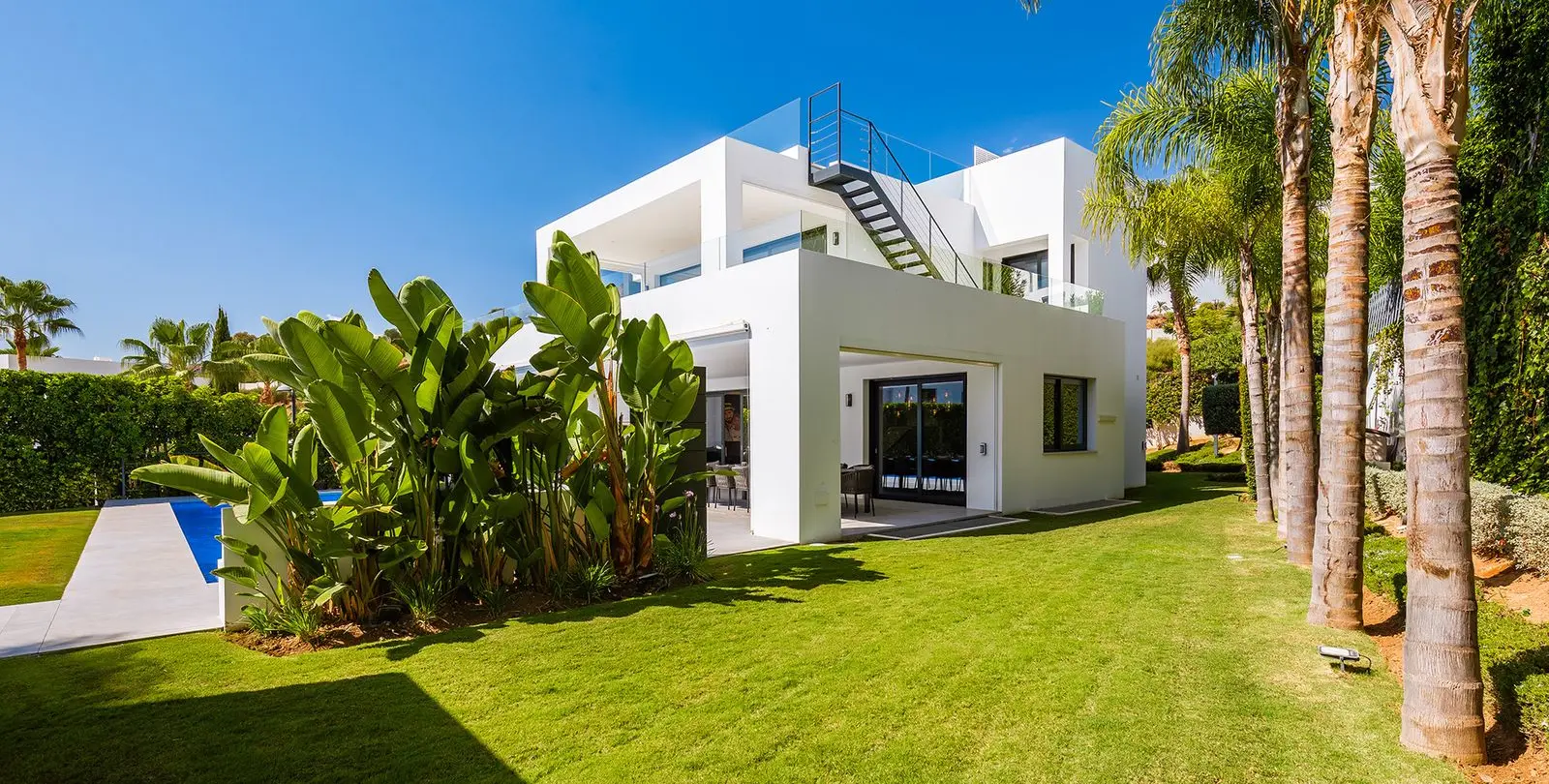 Venta de villa independiente en Nueva Andalucía 47
