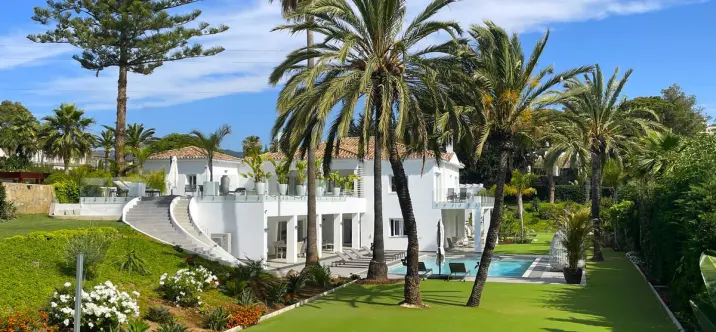 Sale of detached villa in Atalaya 0