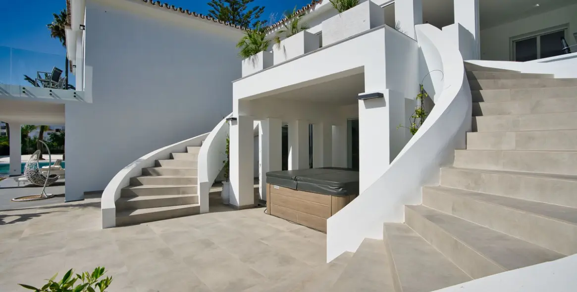 Sale of detached villa in Atalaya 2