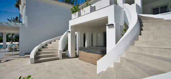 Sale of detached villa in Atalaya 1