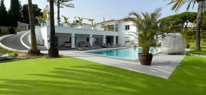 Sale of detached villa in Atalaya 2