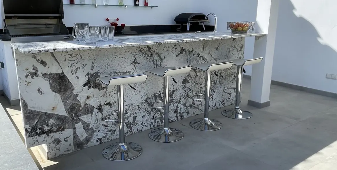 Sale of detached villa in Atalaya 5