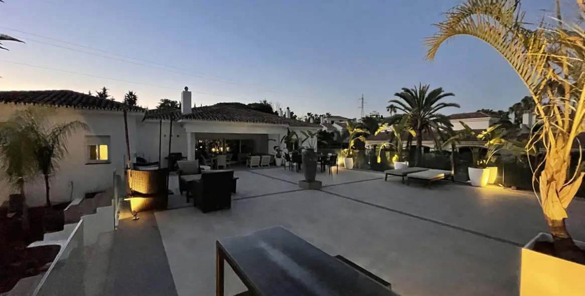 Sale of detached villa in Atalaya 6