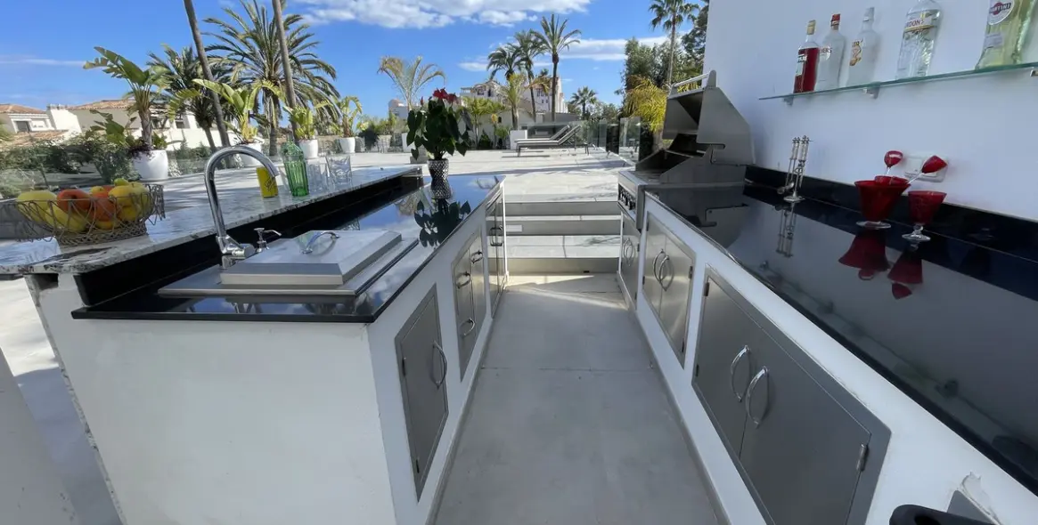 Sale of detached villa in Atalaya 7