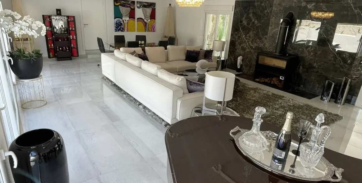 Sale of detached villa in Atalaya 9