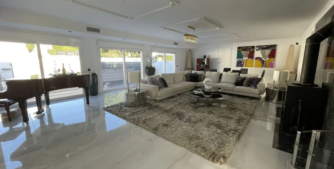 Sale of detached villa in Atalaya 10